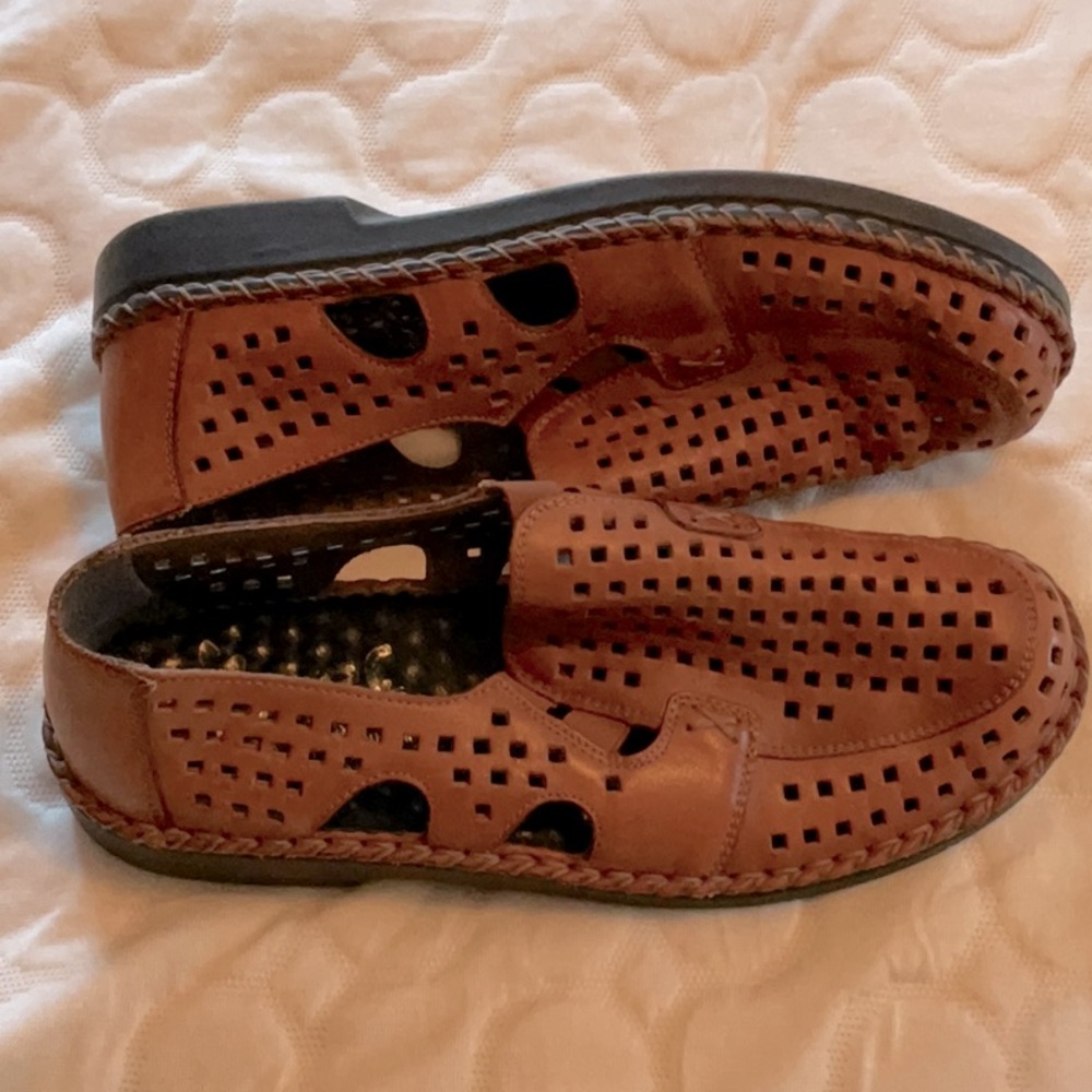 Like New Rieker leather flats 38